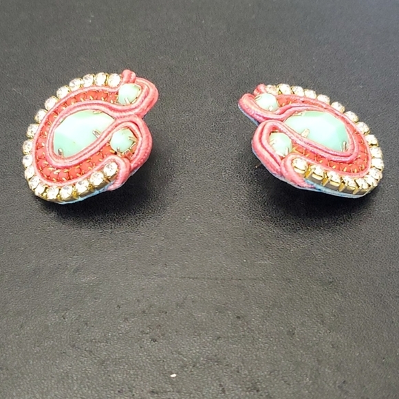 **Final Sale** U shaped coral and green earrings - Picture 4 of 8